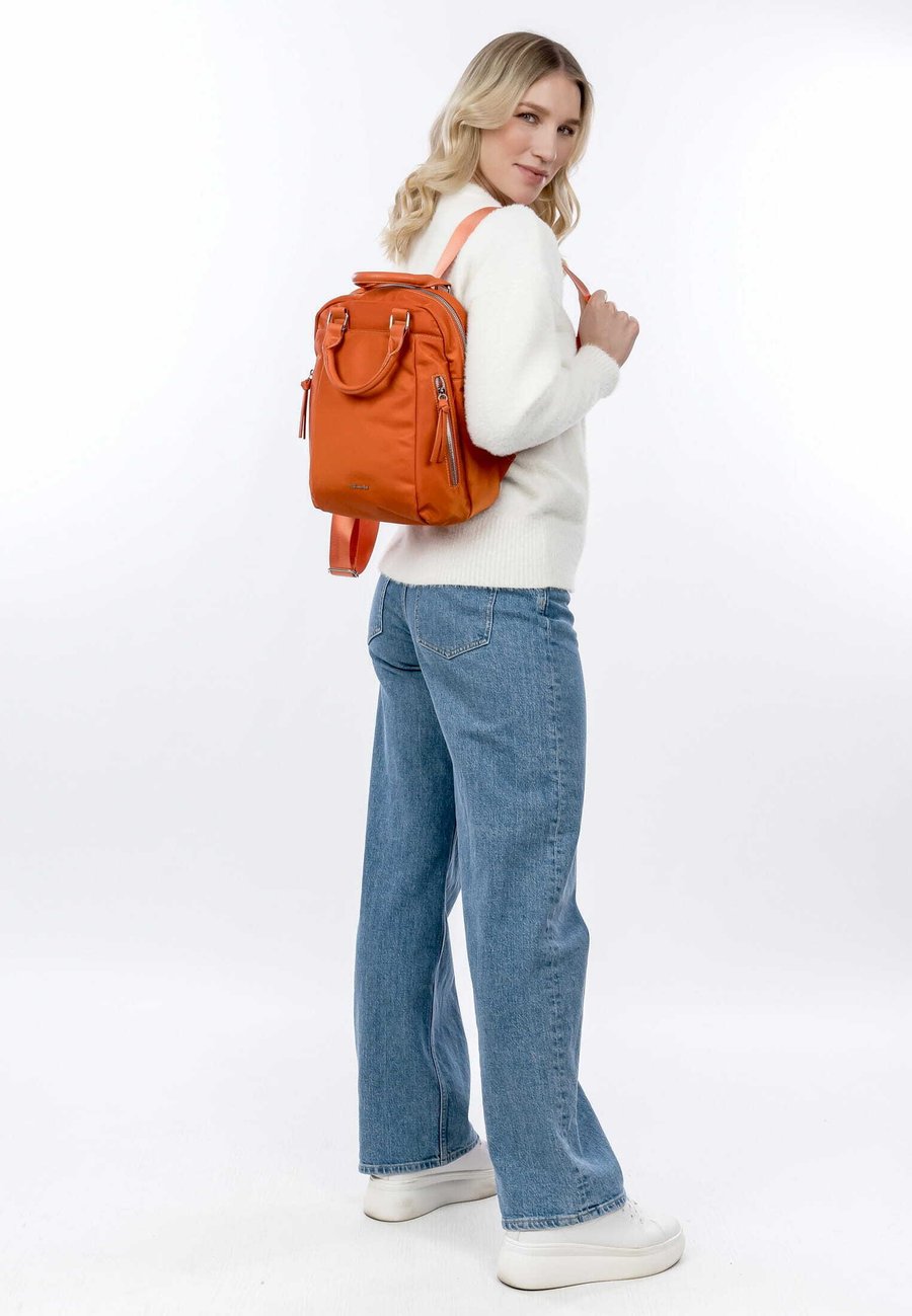 Рюкзак Tamaris GIUSEPPA, Rust/Burnt Orange Denim
Рюкзак Tamaris GIUSEPPA, Rust/Burnt Orange Denim