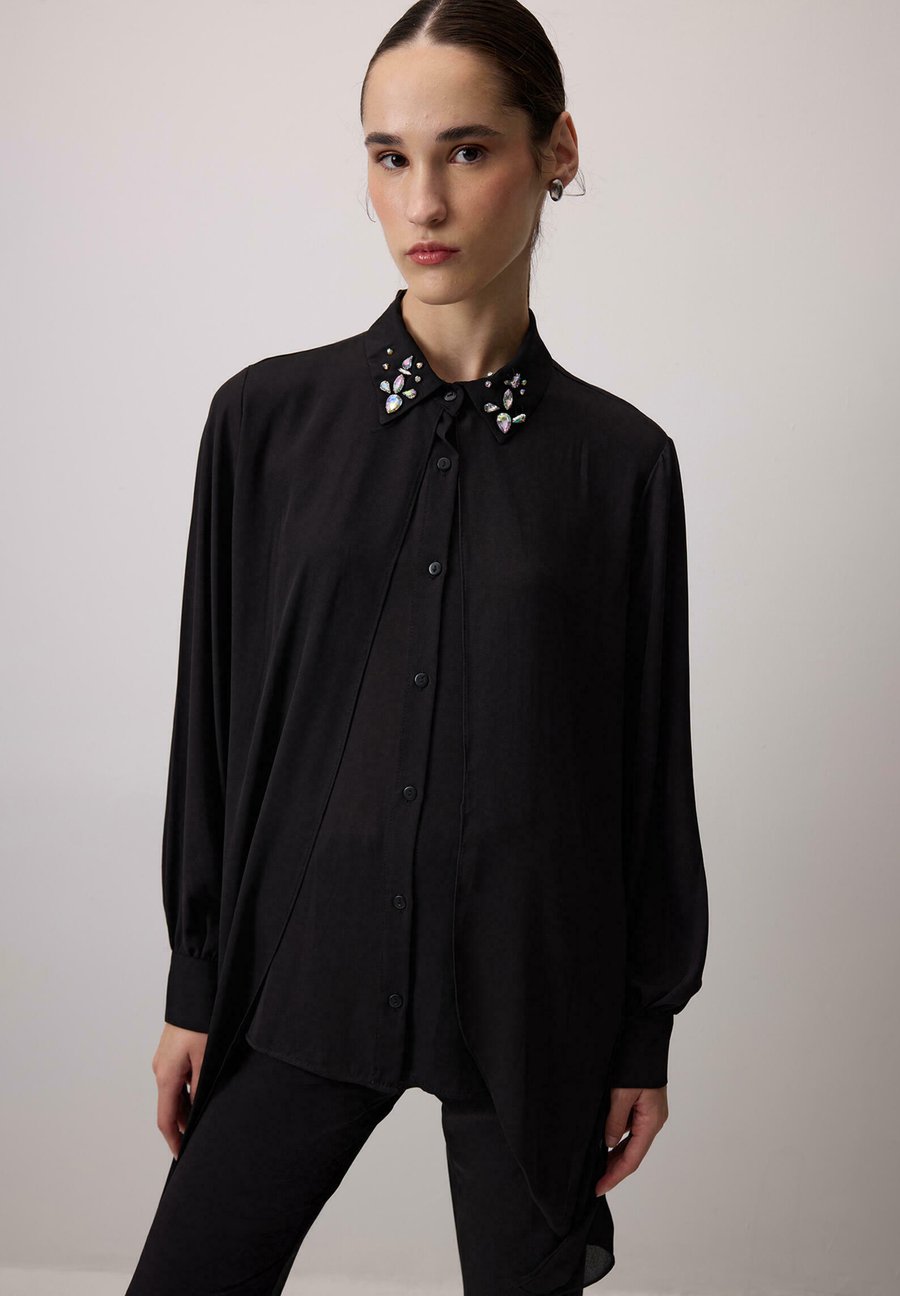 Блуза Touché Privé Button-down blouse, Black/Black
Блуза Touché Privé Button-down blouse, Black/Black