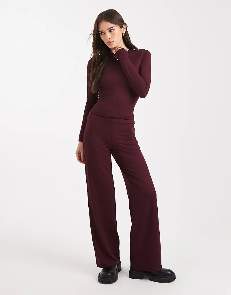 Широкие брюки от Miss Selfridge в сливовом цвете
Широкие брюки от Miss Selfridge в сливовом цвете