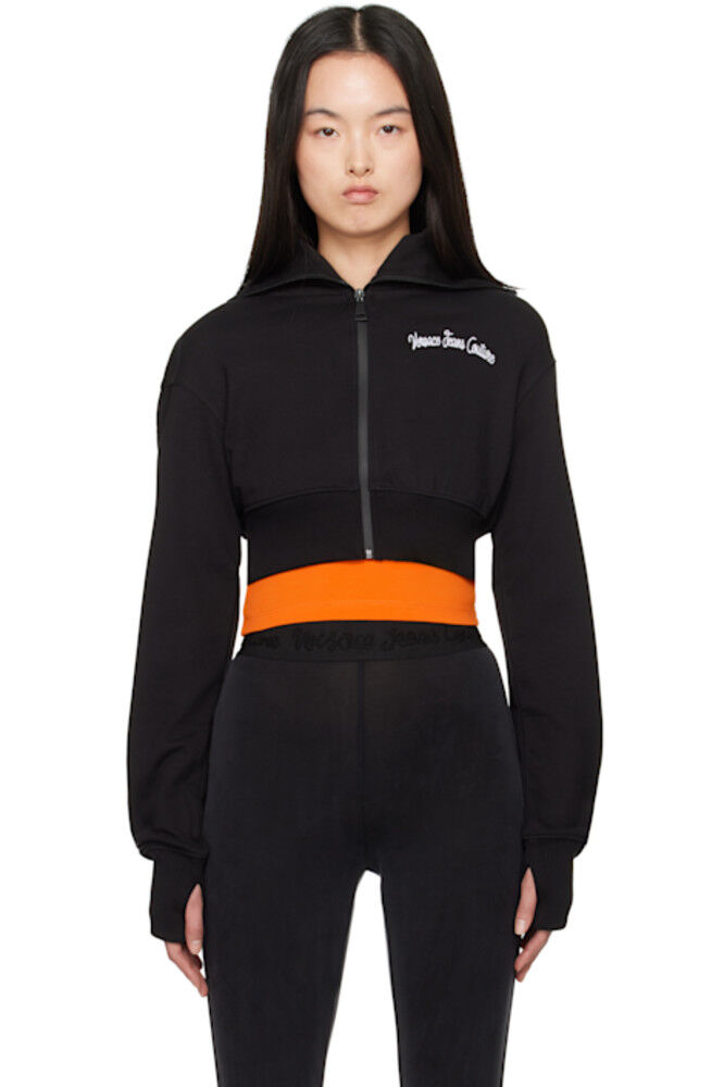 Черная толстовка с капюшоном на молнии с вышитым логотипом Versace Jeans Couture
Черная толстовка с капюшоном на молнии с вышитым логотипом Versace Jeans Couture