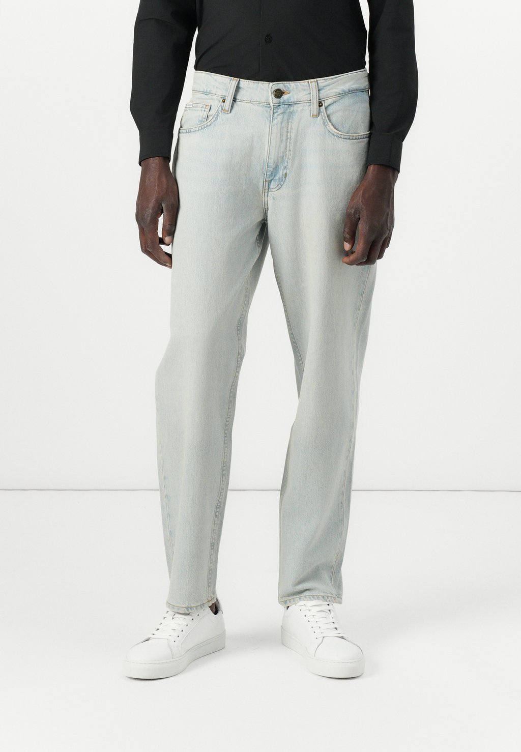 Зауженные джинсы RELAXED TAPER Guess Jeans, синий 
Зауженные джинсы RELAXED TAPER Guess Jeans, синий