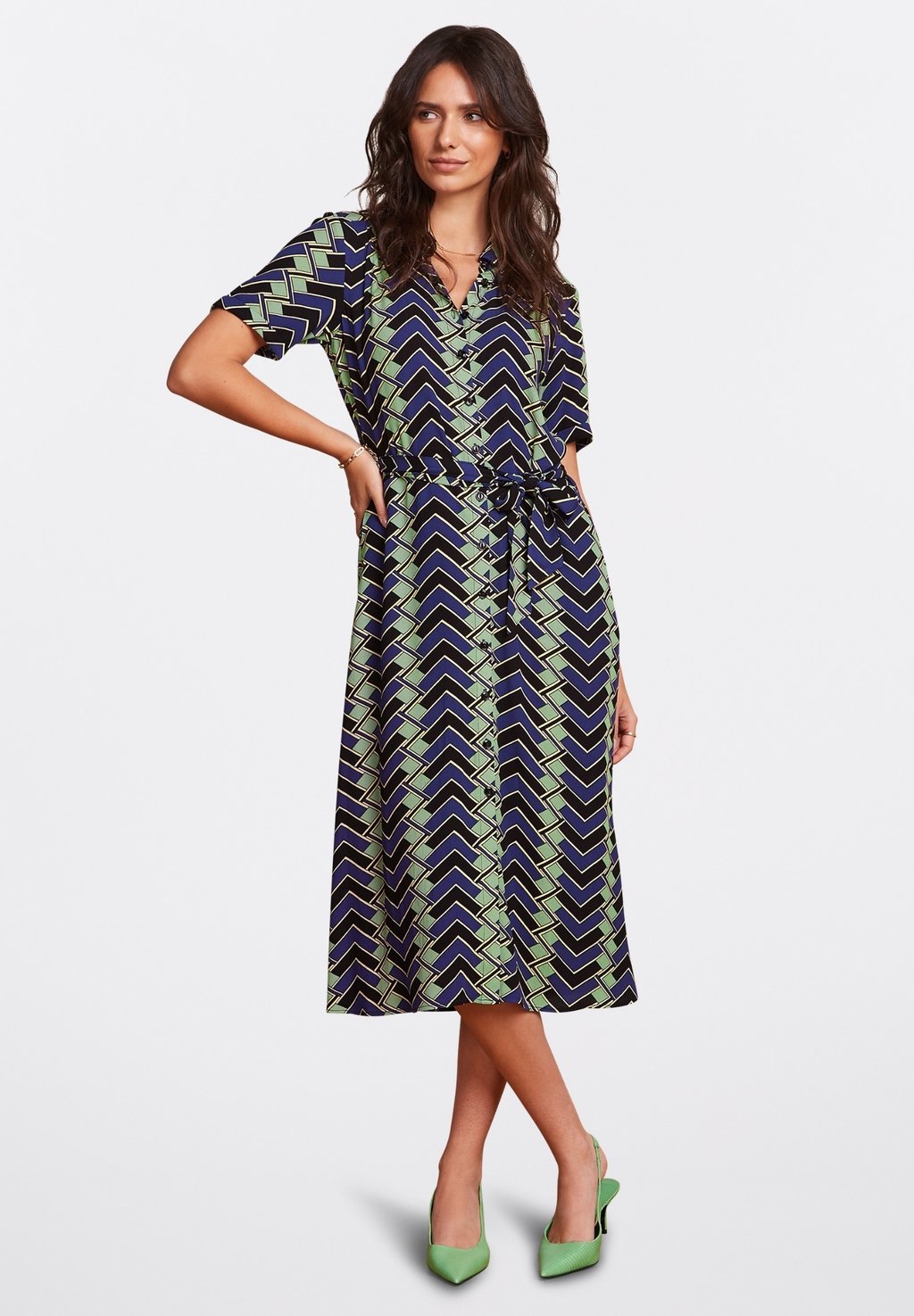 Платье-рубашка MIDI CAEN King Louie, черный
Платье-рубашка MIDI CAEN King Louie, черный