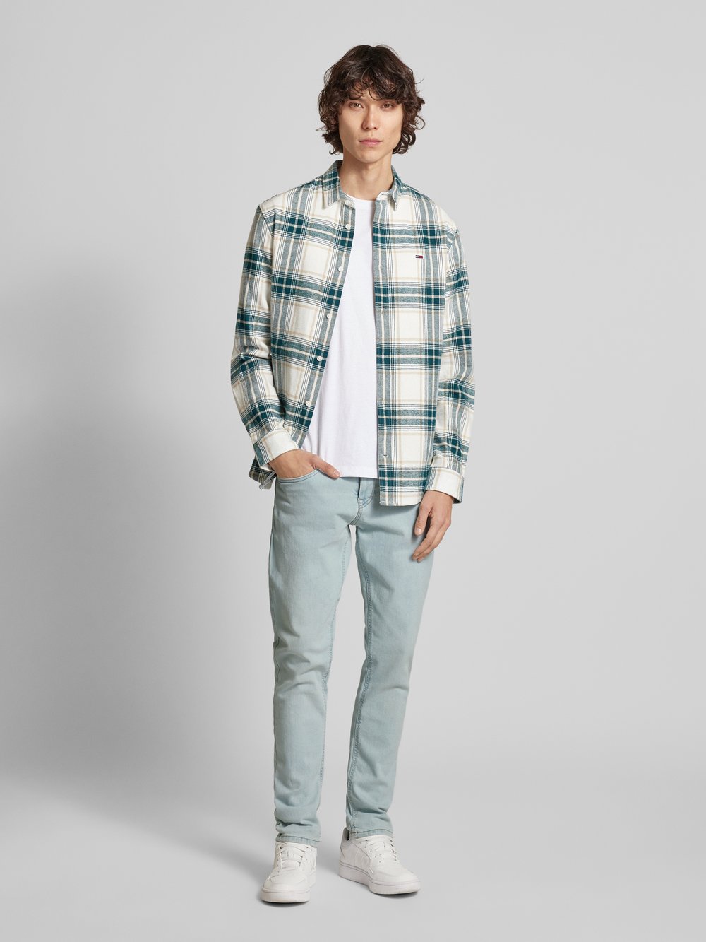 Джинсы облегающего кроя с пятью карманами, модель «SCANTON» Tommy Jeans, светло-голубой
Джинсы облегающего кроя с пятью карманами, модель «SCANTON» Tommy Jeans, светло-голубой