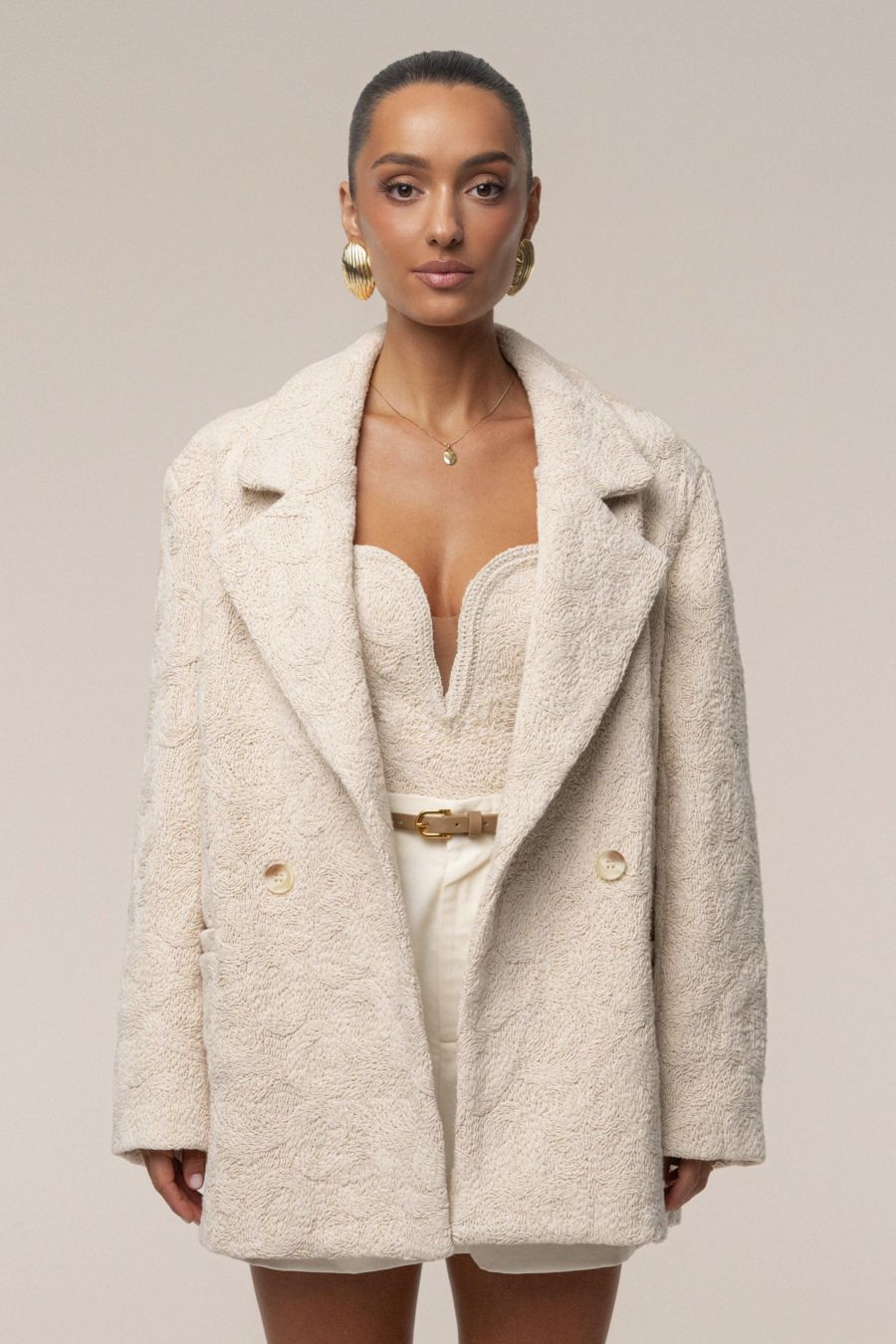 Пиджак оверсайз от Avenue JLUXLABEL, Ivory
Пиджак оверсайз от Avenue JLUXLABEL, Ivory