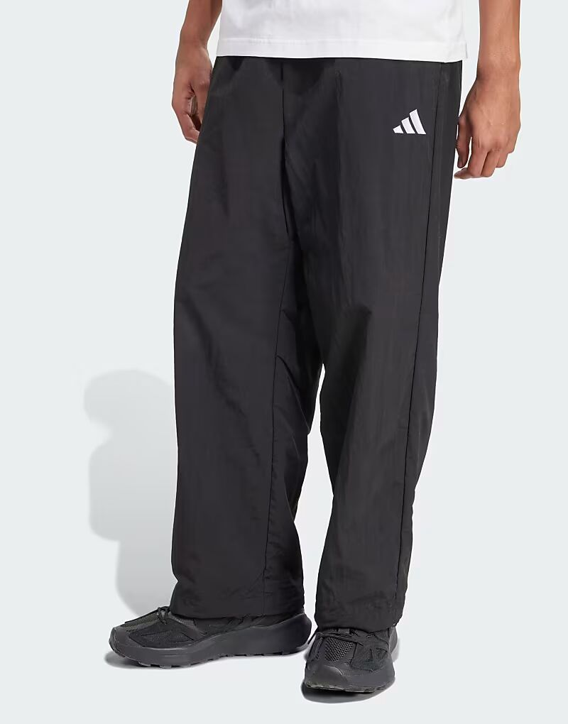 Брюки performance Essential с небольшим логотипом и открытым краем, черного и белого цветов Adidas Performance
Брюки performance Essential с небольшим логотипом и открытым краем, черного и белого цветов Adidas Performance
