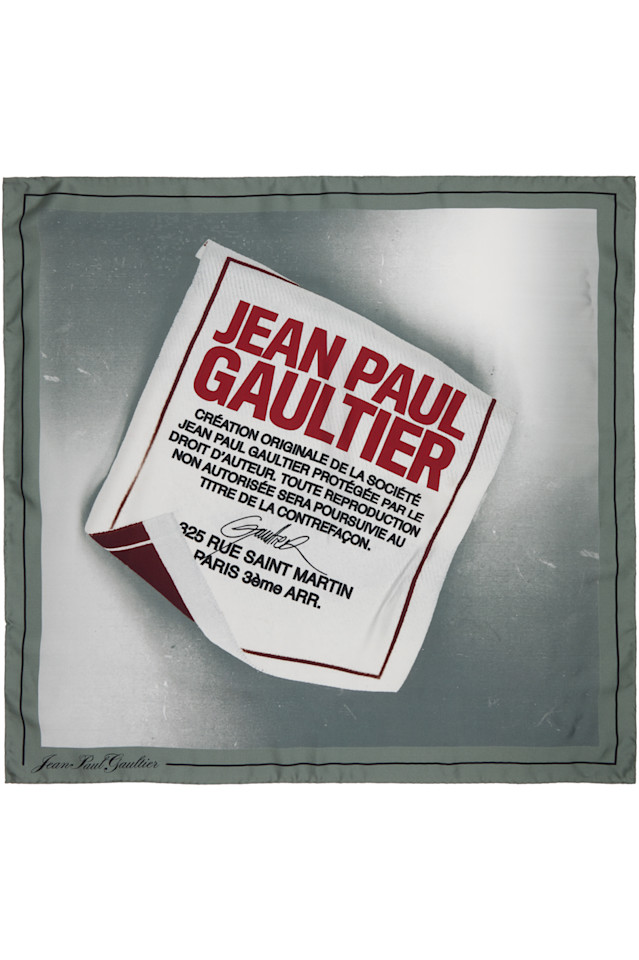 Jean Paul Gaultier Серый шарф с логотипом бренда
Jean Paul Gaultier Серый шарф с логотипом бренда