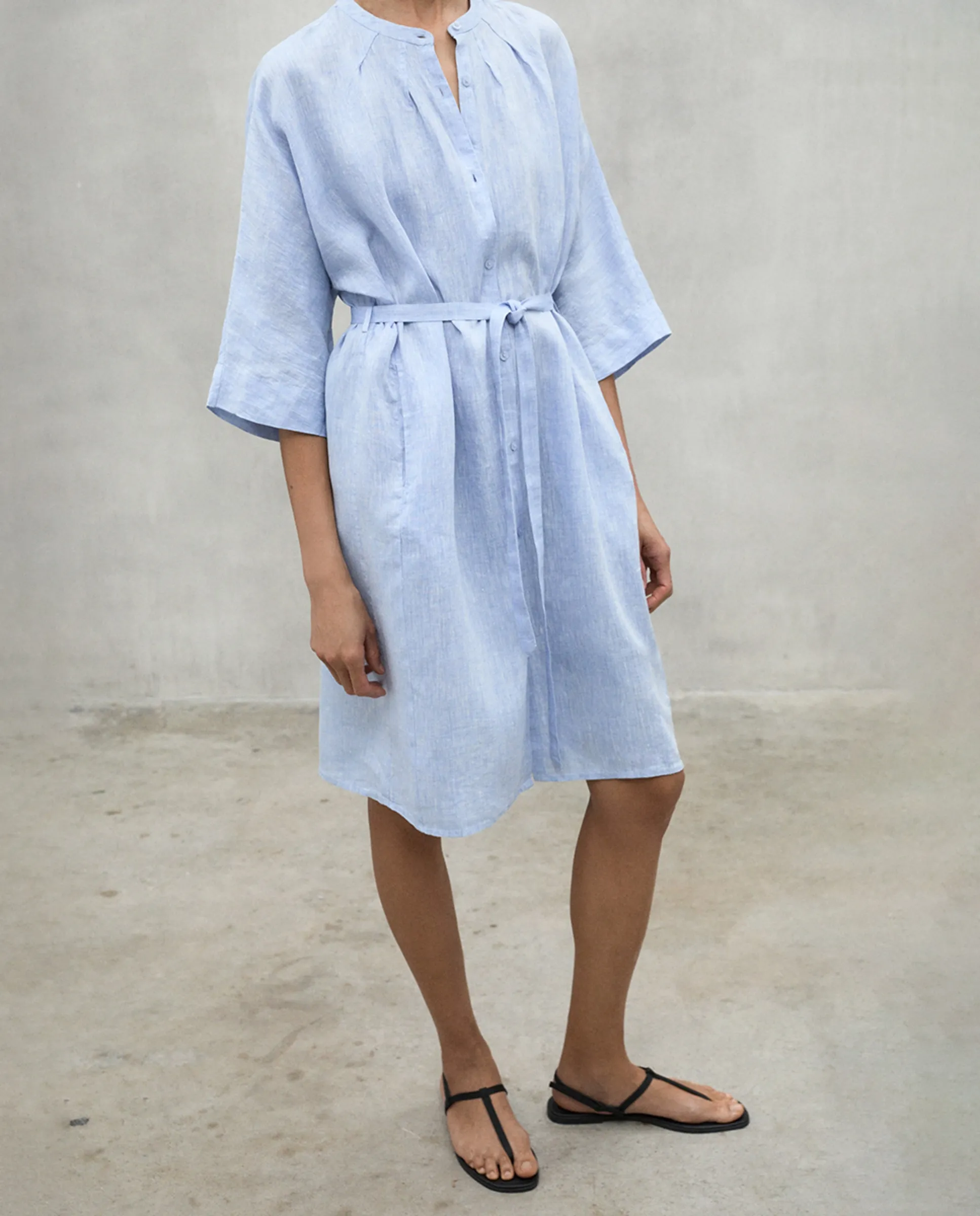 Женское платье короткое оверсайз Ecoalf, светло-голубой
Женское платье короткое оверсайз Ecoalf, светло-голубой