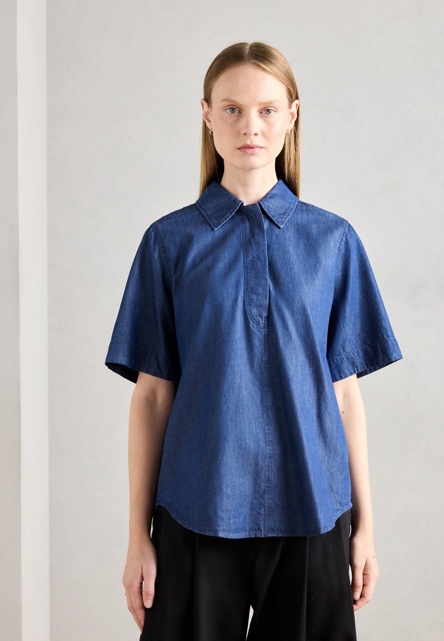 Блуза Marc O'Polo BLOUSE COLLAR ROUND HEM SHORT SLEEVE SOLID, Dark Indigo Denim/Dark-Blue Denim
Блуза Marc O'Polo BLOUSE COLLAR ROUND HEM SHORT SLEEVE SOLID, Dark Indigo Denim/Dark-Blue Denim