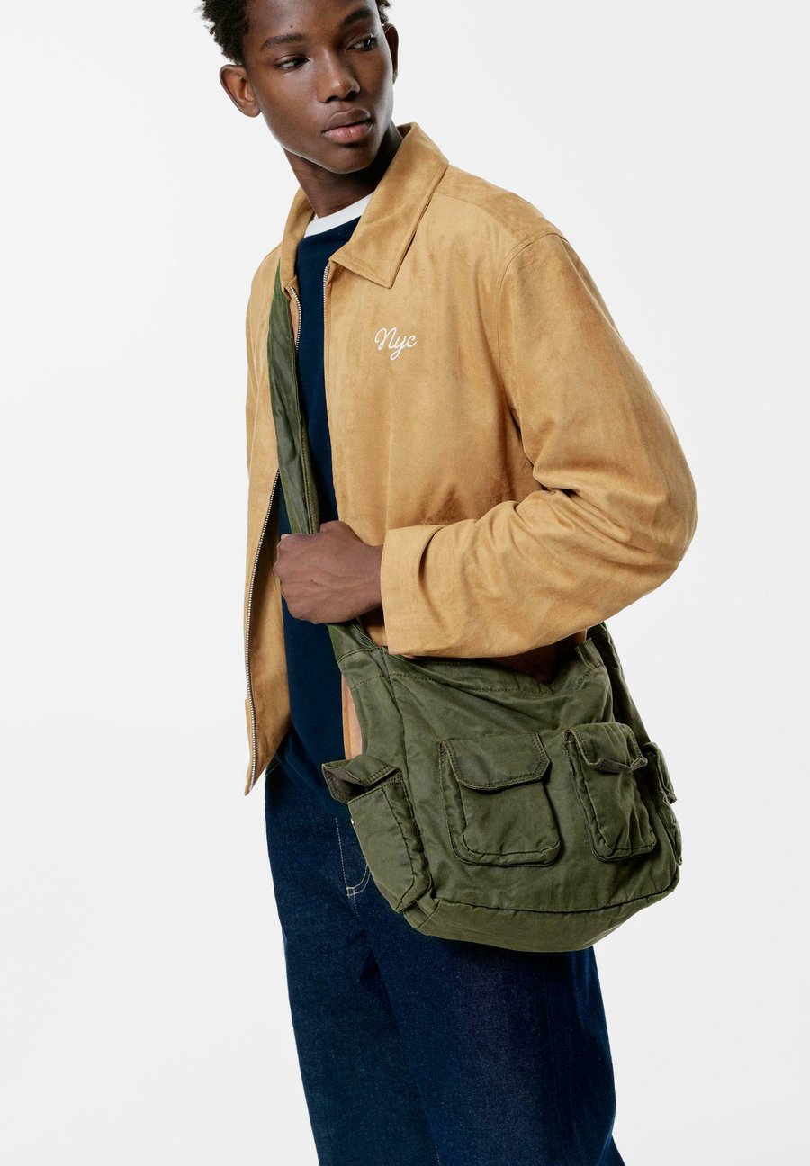 Сумка кросс-боди PULL&BEAR Cross body bag, Khaki
Сумка кросс-боди PULL&BEAR Cross body bag, Khaki