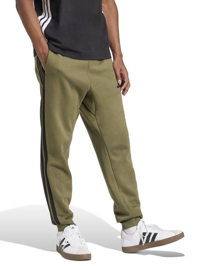 Незаменимые флисовые брюки для бега трусцой в три полосы adidas, цвет Olive Strata/Black
Незаменимые флисовые брюки для бега трусцой в три полосы adidas, цвет Olive Strata/Black