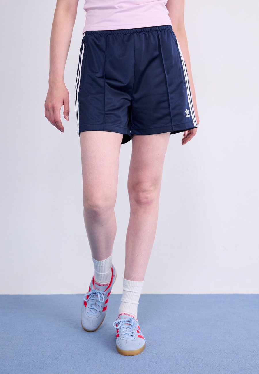 Шорты Adidas Originals FIREBIRD, Night Indigo/White/Dark Blue
Шорты Adidas Originals FIREBIRD, Night Indigo/White/Dark Blue