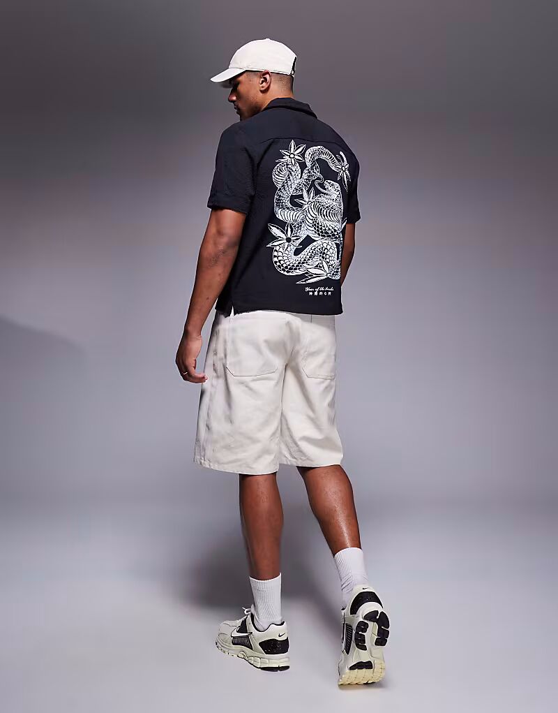 Рубашка River Island из сирсакера с вышивкой в виде японской змеи черного цвета
Рубашка River Island из сирсакера с вышивкой в виде японской змеи черного цвета