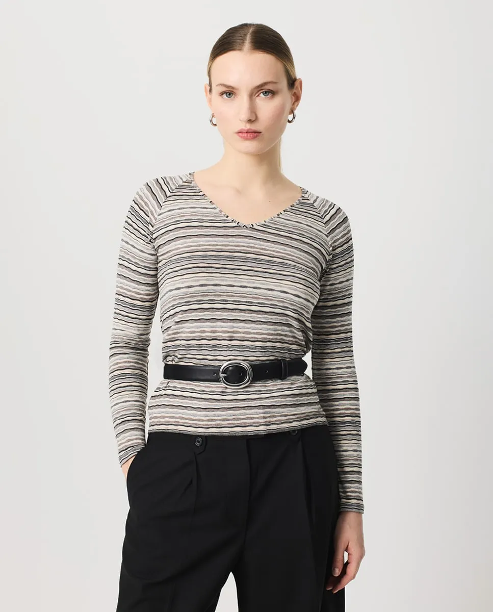 Женская футболка из легкой ткани с V-образным вырезом Escorpion, мультиколор
Женская футболка из легкой ткани с V-образным вырезом Escorpion, мультиколор