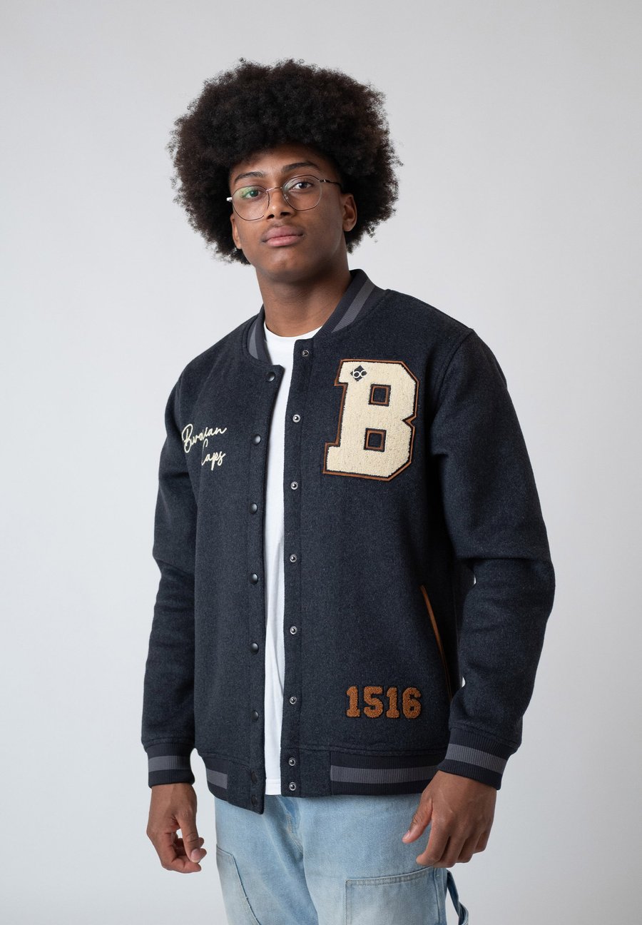 Куртка Bavarian Caps COLLEGE, Dunkelgrau/Dark Grey
Куртка Bavarian Caps COLLEGE, Dunkelgrau/Dark Grey