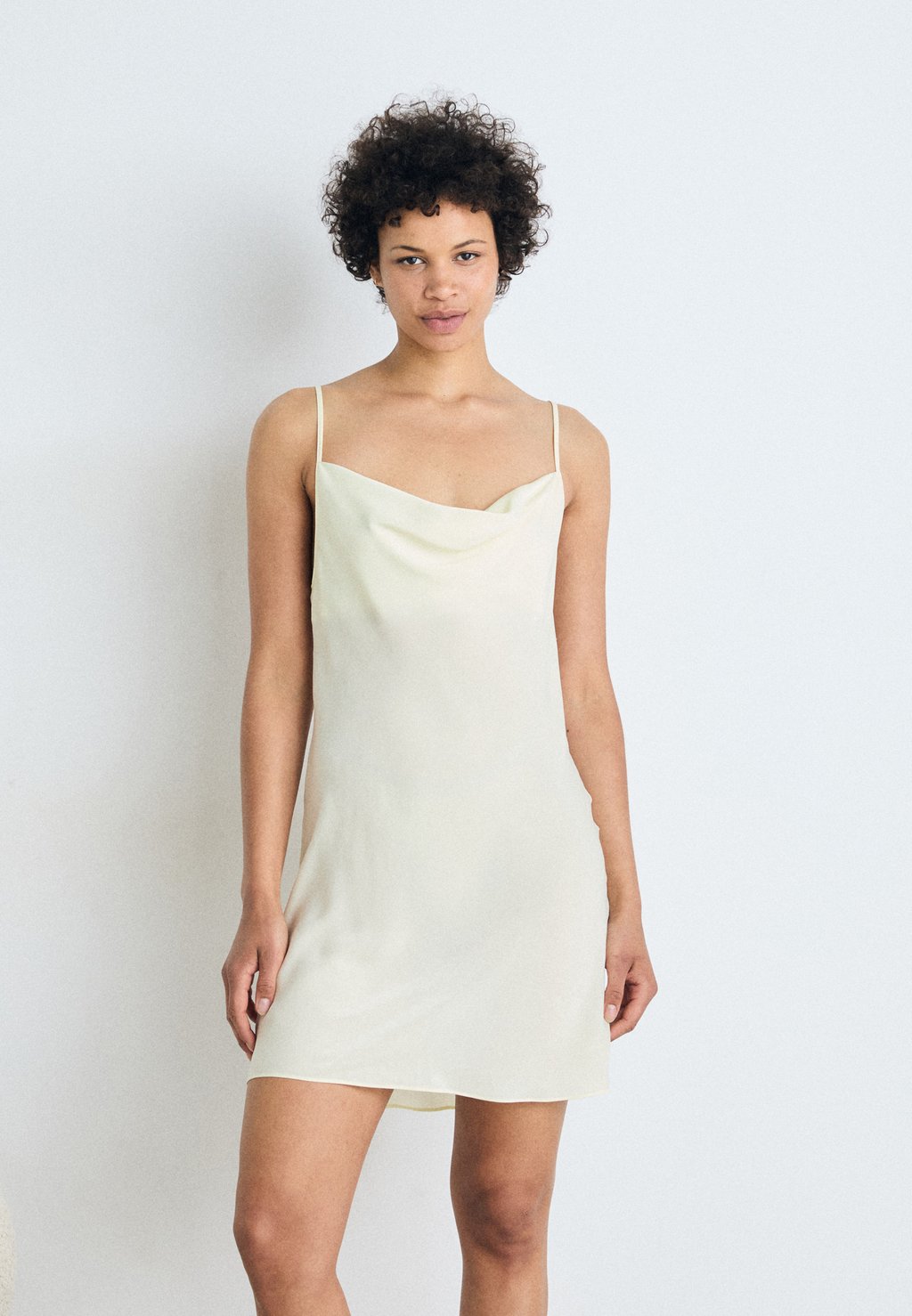 Ночная рубашка COWL MINIMAL Hunkemöller, светло-желтый
Ночная рубашка COWL MINIMAL Hunkemöller, светло-желтый