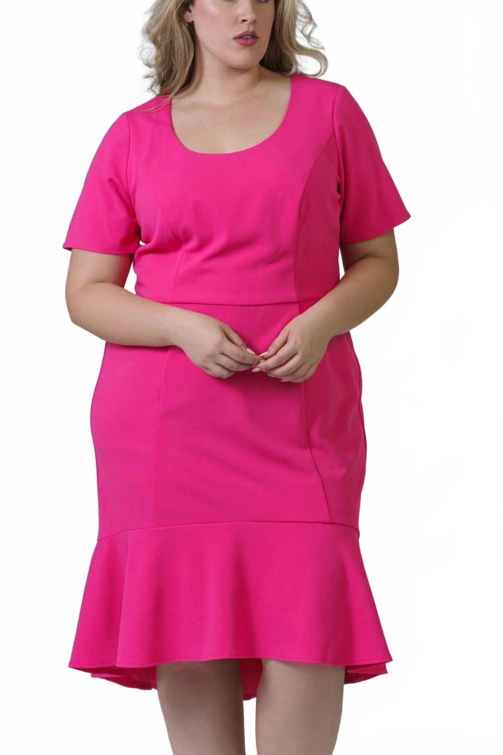 Элестрия Платье миди с круглым вырезом и короткими рукавами в ярко-розовом цвете London Times
Элестрия Платье миди с круглым вырезом и короткими рукавами в ярко-розовом цвете London Times