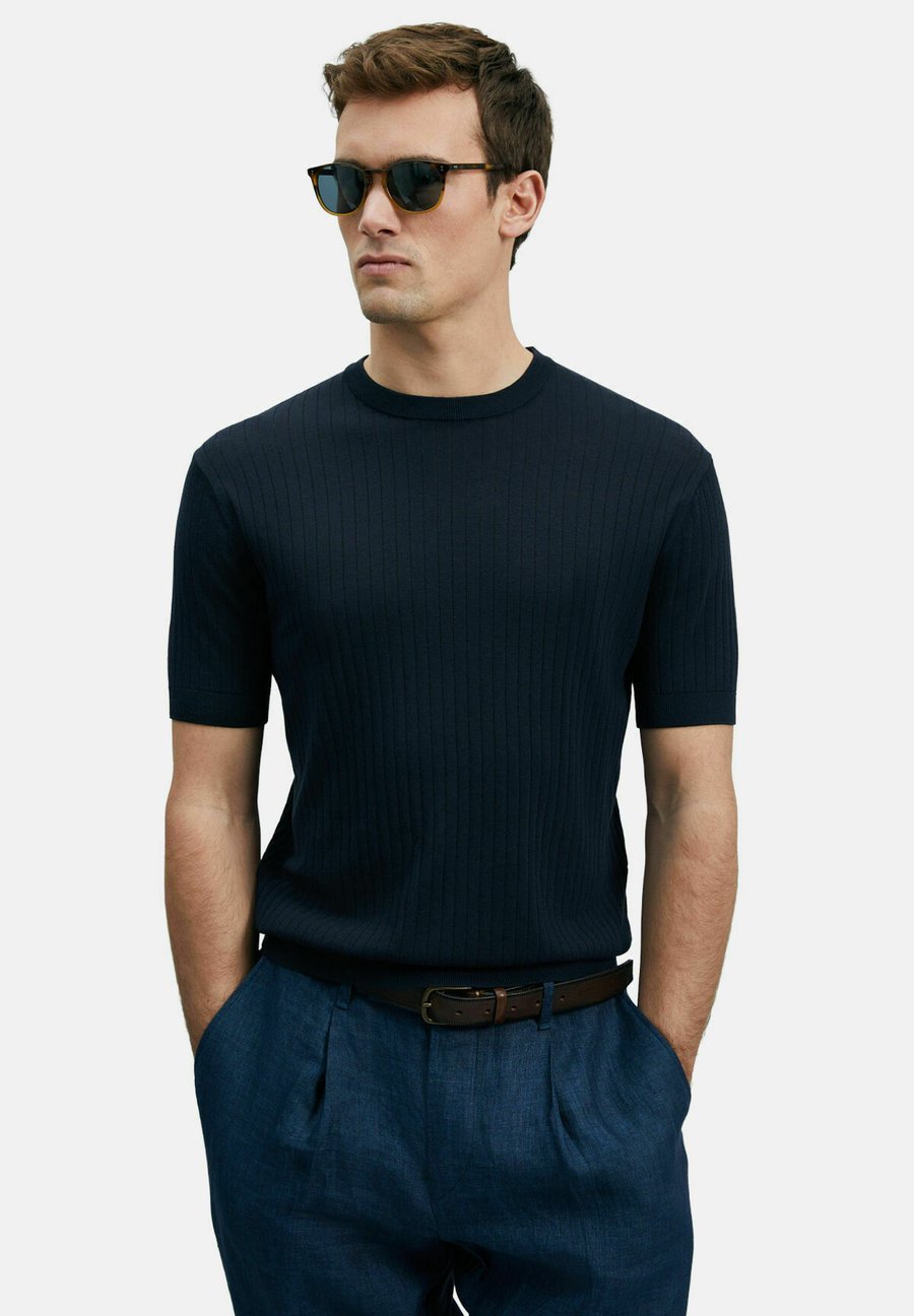 Футболка Lufian SPEAR, Dunkelblau/Dark Blue, Синий, Футболка Lufian SPEAR, Dunkelblau/Dark Blue
Футболка Lufian SPEAR, Dunkelblau/Dark Blue, Синий, Футболка Lufian SPEAR, Dunkelblau/Dark Blue