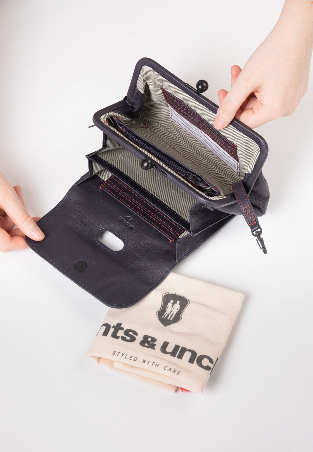 Сумка через плечо MRS WHOOPIE PIE Aunts & Uncles, цвет night sky
Сумка через плечо MRS WHOOPIE PIE Aunts & Uncles, цвет night sky