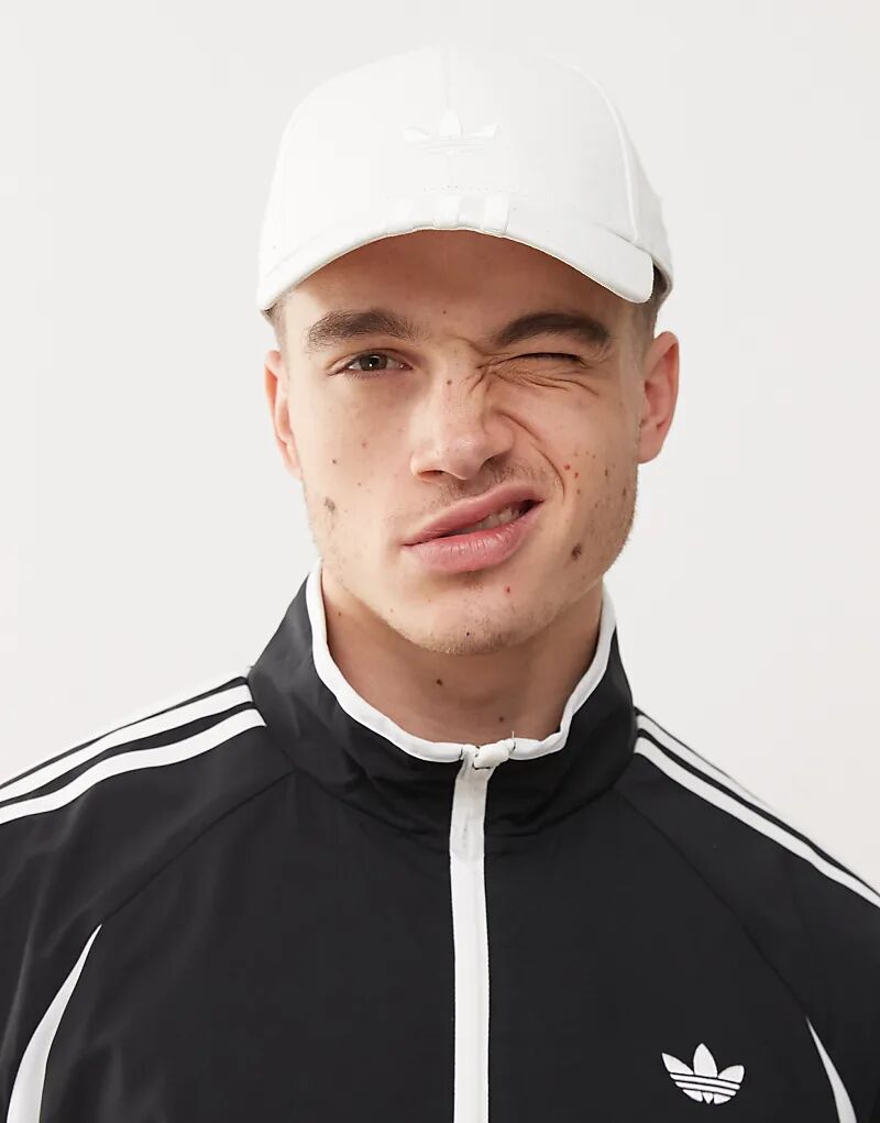 Кепка белая adidas Originals
Кепка белая adidas Originals