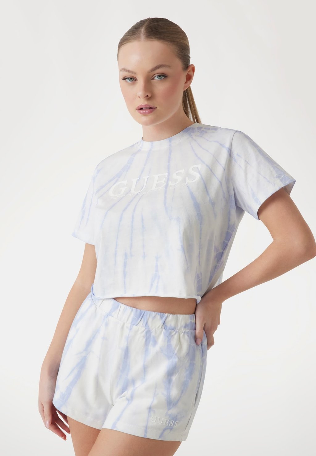 Футболка с принтом Guess, кремовый
Футболка с принтом Guess, кремовый