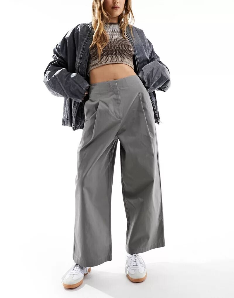 Серые структурированные широкие брюки из твила ASOS
Серые структурированные широкие брюки из твила ASOS