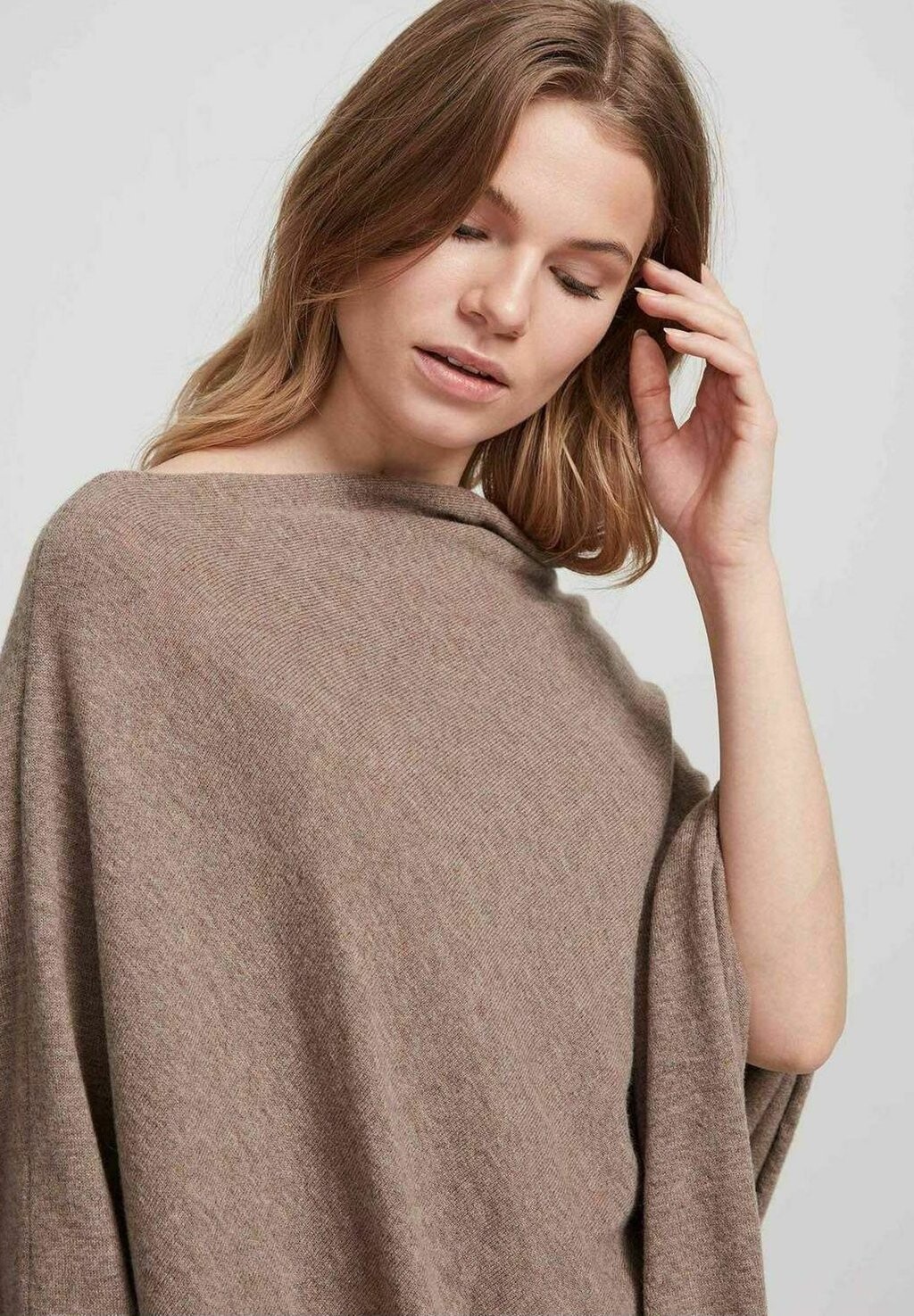 Пончо SOFIE PONCHO Holebrook, коричневый
Пончо SOFIE PONCHO Holebrook, коричневый