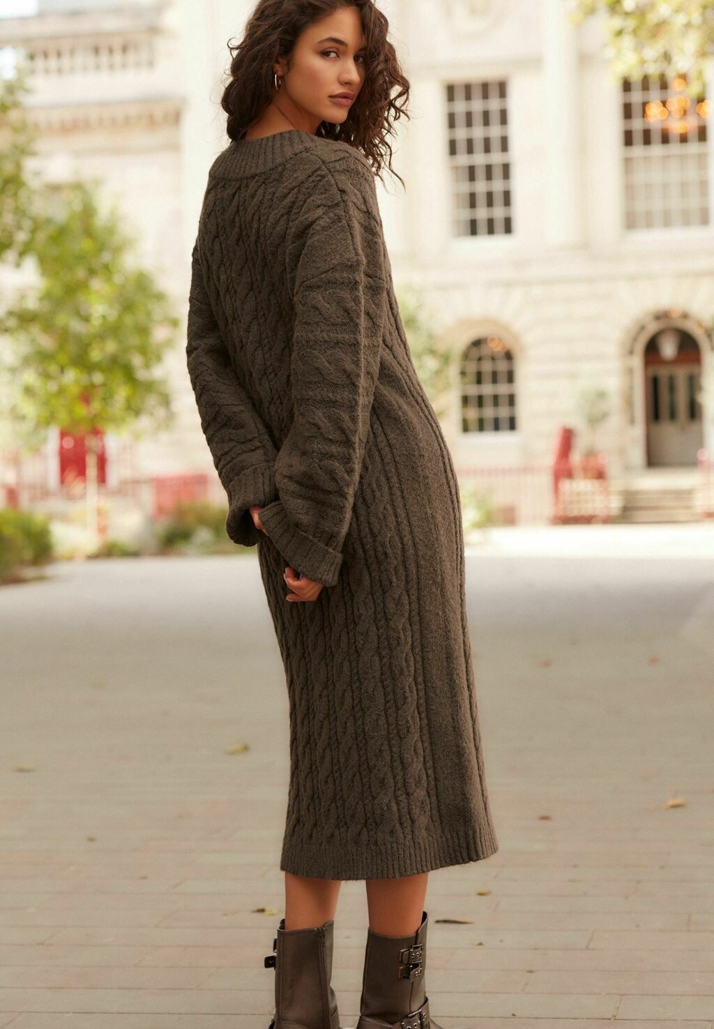 Платье-джемпер V-NECK CABLE MIDI Next, коричневый
Платье-джемпер V-NECK CABLE MIDI Next, коричневый