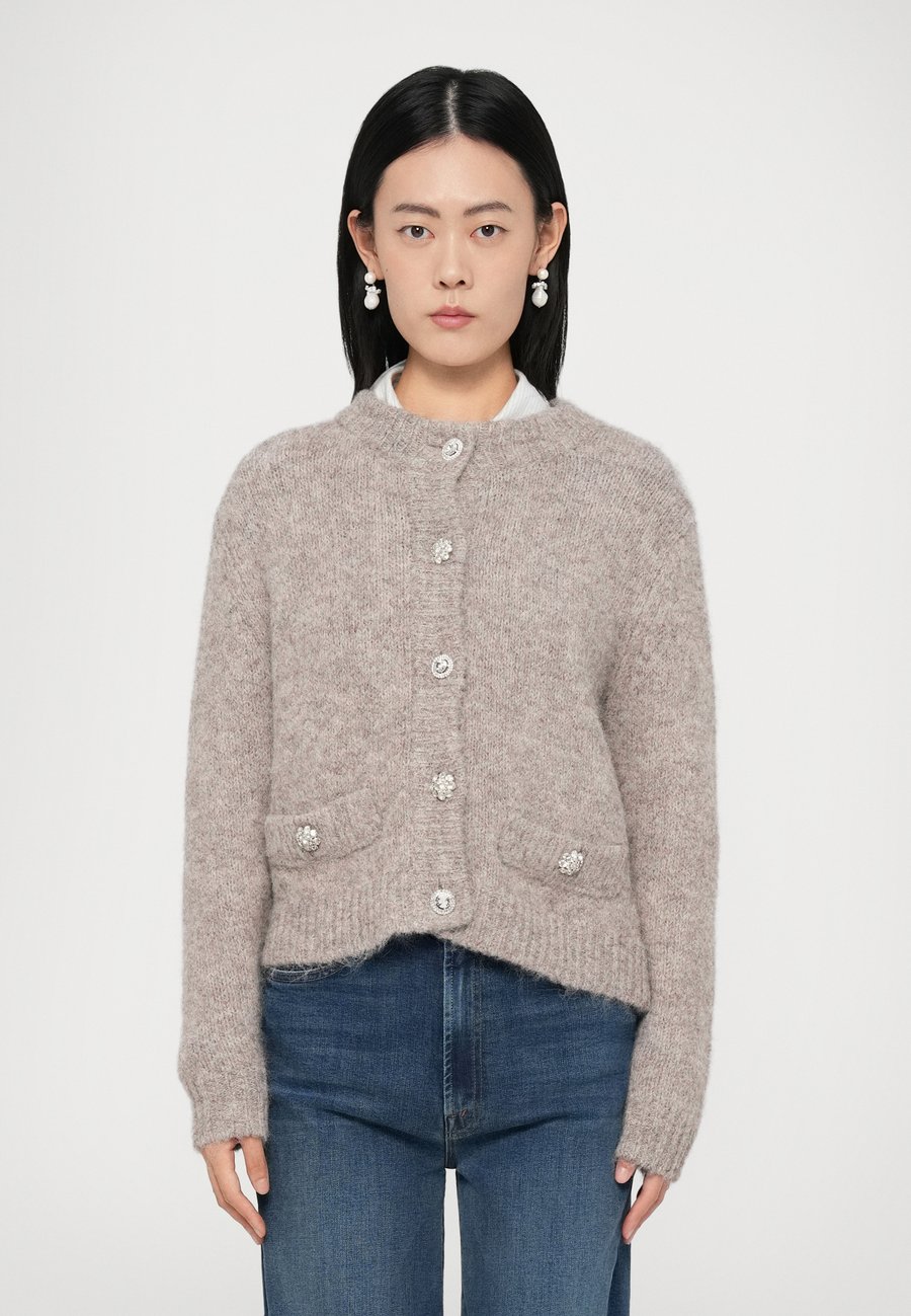 Кардиган Ida Sjöstedt KRISTIN CARDIGAN, Soft Beige/Beige
Кардиган Ida Sjöstedt KRISTIN CARDIGAN, Soft Beige/Beige