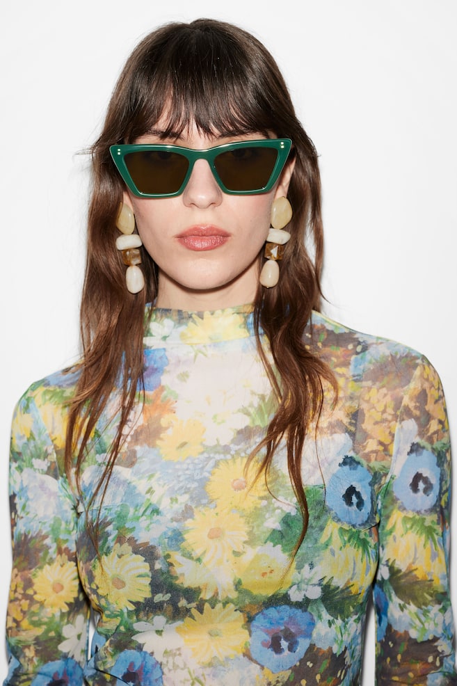 Солнцезащитные очки в квадратной оправе «кошачий глаз» & Other Stories, зеленый
Солнцезащитные очки в квадратной оправе «кошачий глаз» & Other Stories, зеленый