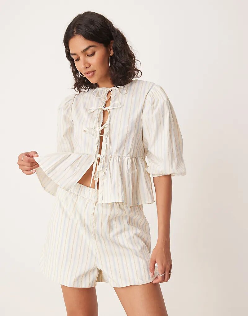 Гламурные шорты-боксеры в полоску белого, синего и коричневого цветов
Гламурные шорты-боксеры в полоску белого, синего и коричневого цветов