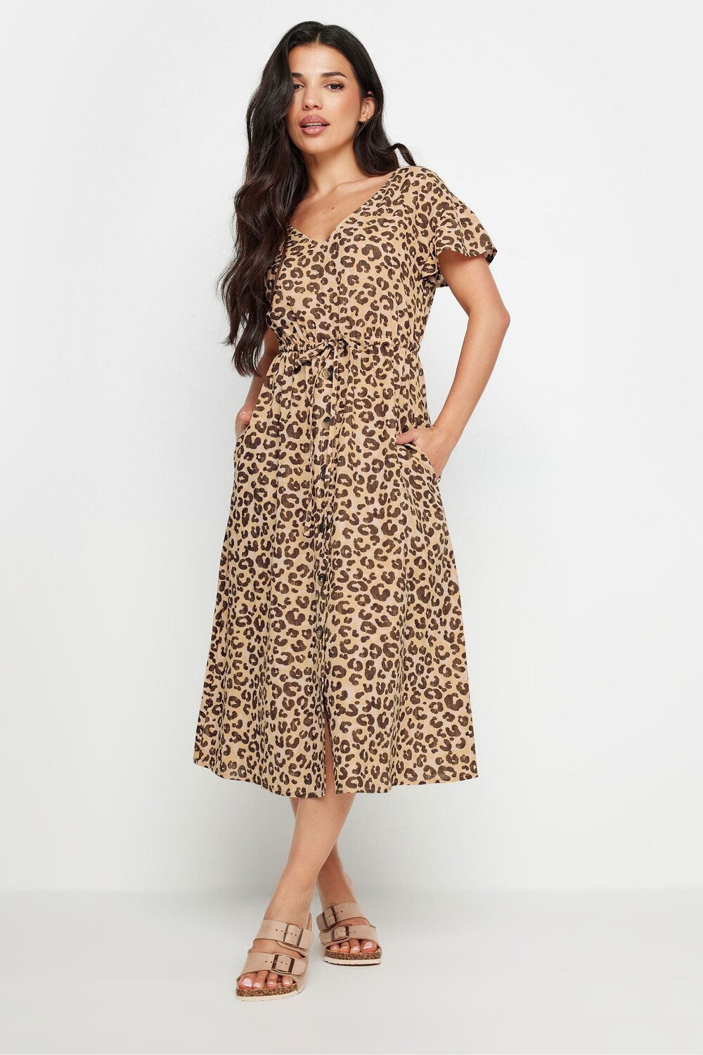 Платье миди с леопардовым принтом, рукавами оборками и льном Pixiegirl Petite, коричневый
Платье миди с леопардовым принтом, рукавами оборками и льном Pixiegirl Petite, коричневый