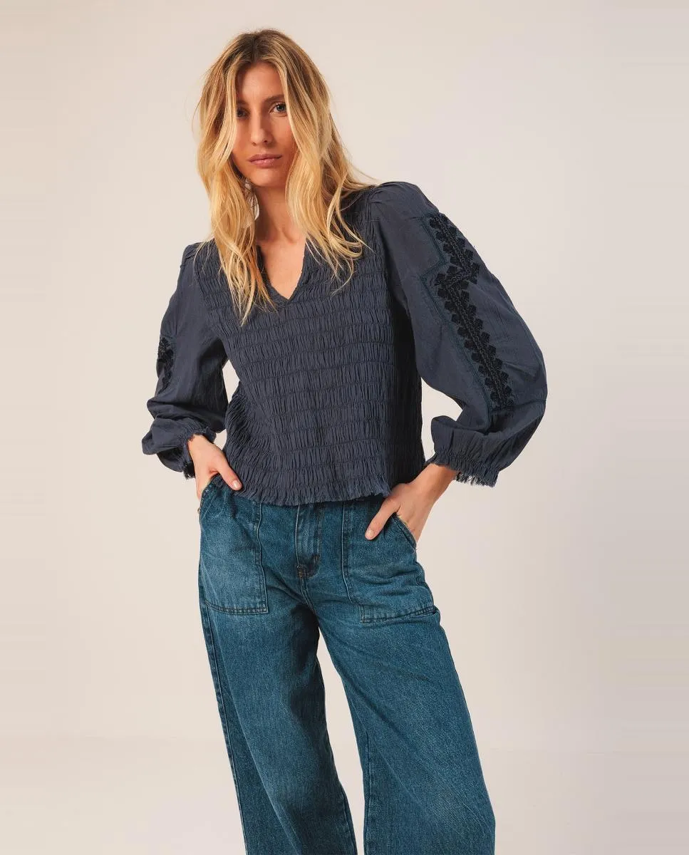 Блузка с длинным рукавом и V-образным вырезом Indi & Cold, индиго
Блузка с длинным рукавом и V-образным вырезом Indi & Cold, индиго