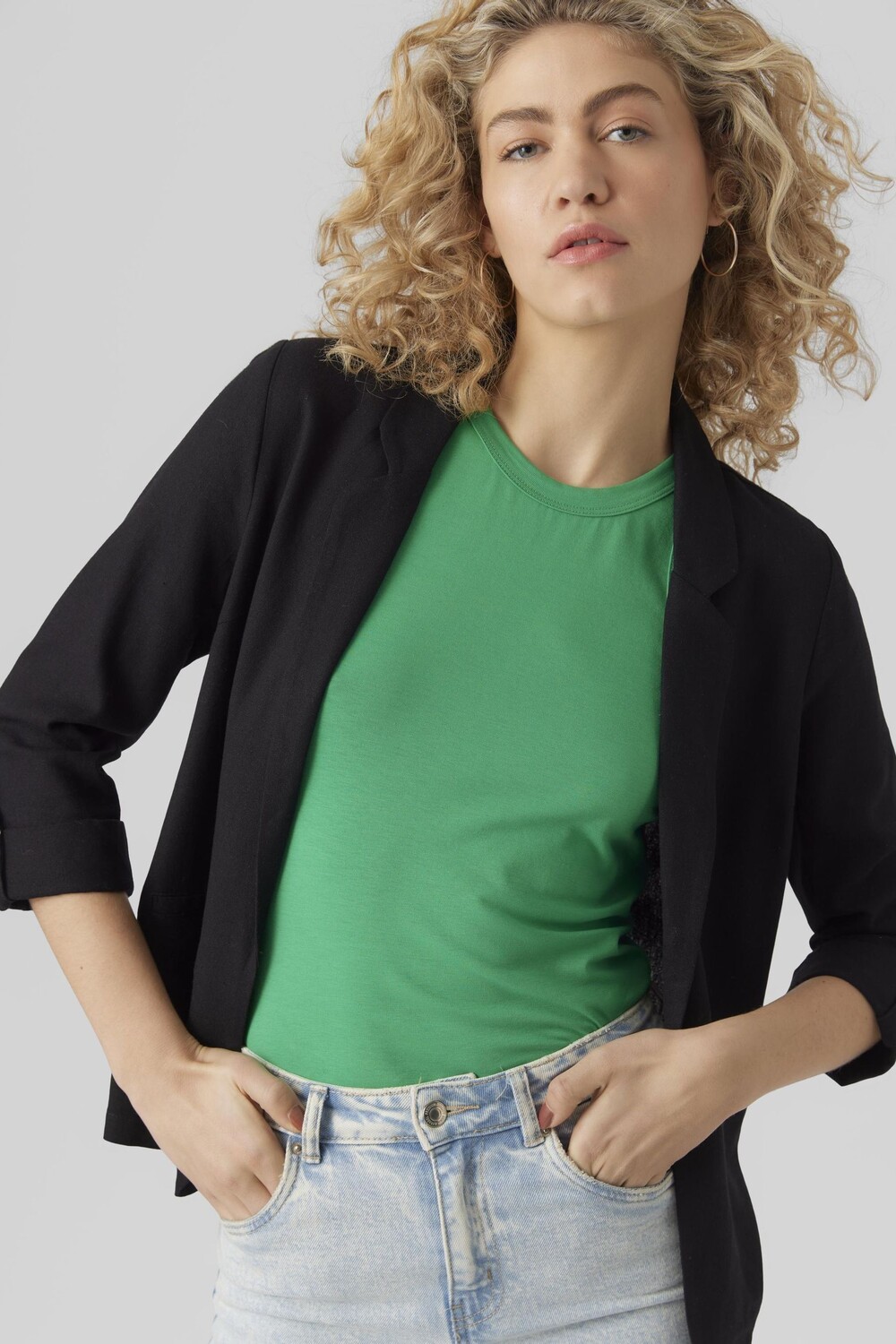 Блейзер с рюшами на рукавах Vero Moda, черный 
Блейзер с рюшами на рукавах Vero Moda, черный