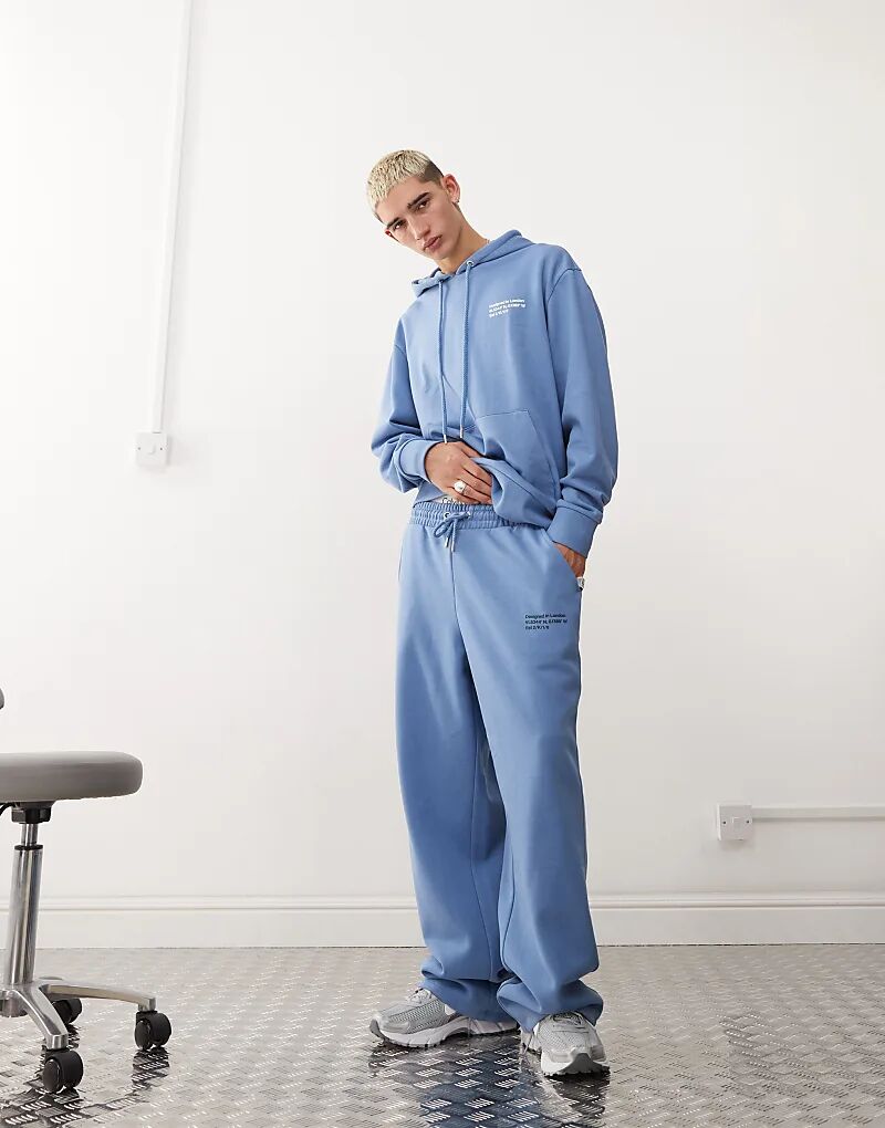 COLLUSION синие свободные брюки-джоггеры с принтом координат
COLLUSION синие свободные брюки-джоггеры с принтом координат