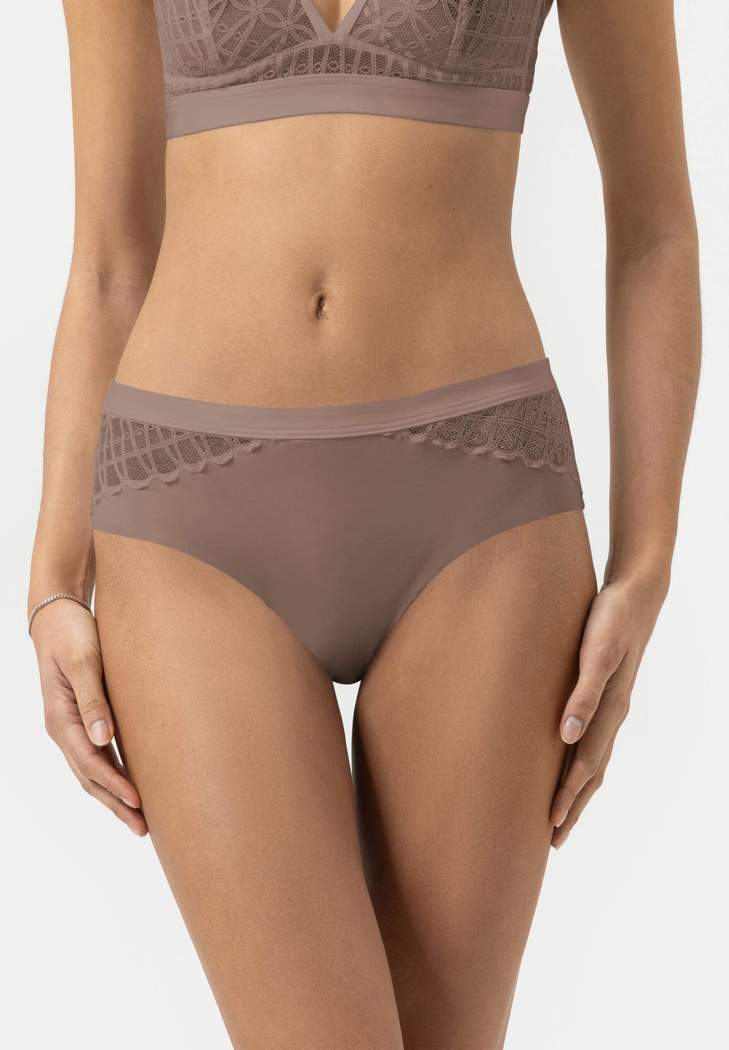 Трусы HIPSTER CHEEKY SERIE POETRY TEMPTATION mey, светло-коричневый
Трусы HIPSTER CHEEKY SERIE POETRY TEMPTATION mey, светло-коричневый