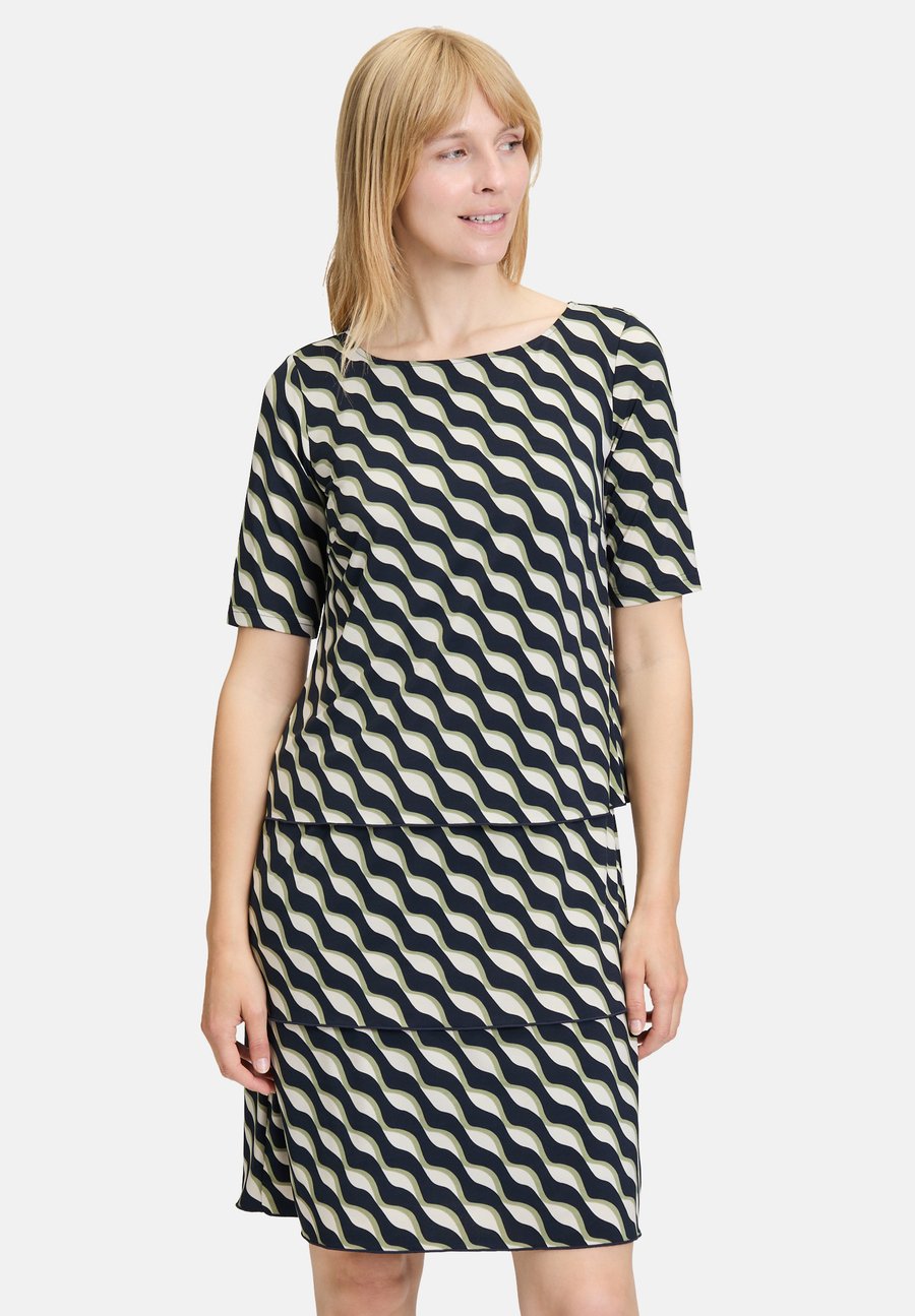 Платье Betty Barclay STUFEN KURZARM, Dark Blue/Green/Dark Blue
Платье Betty Barclay STUFEN KURZARM, Dark Blue/Green/Dark Blue