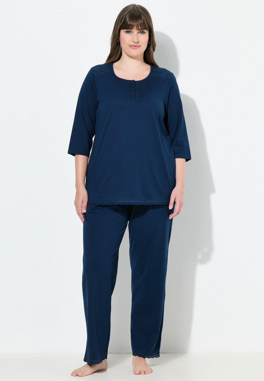 Пижамный комплект Ulla Popken BRODERIE ANGLAISE DETAIL SET, Midnight Blue/Dark Blue
Пижамный комплект Ulla Popken BRODERIE ANGLAISE DETAIL SET, Midnight Blue/Dark Blue