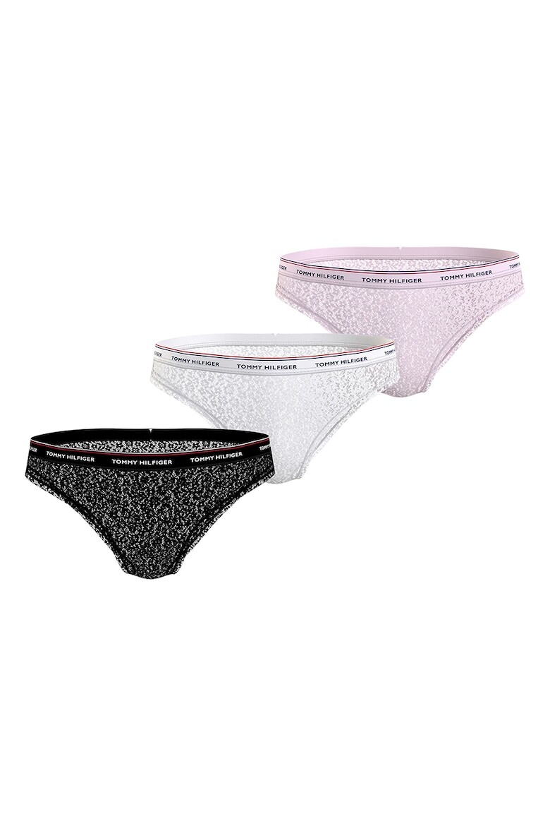 Комплект женских трусов бикини Tommy Hilfiger с кружевом, 3 пары, черный
Комплект женских трусов бикини Tommy Hilfiger с кружевом, 3 пары, черный
