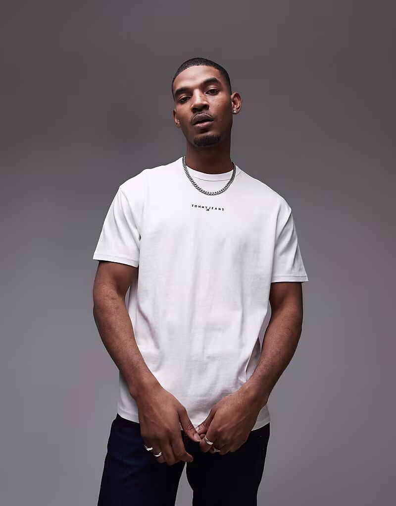 Футболка Tommy Jeans с маленьким линейным логотипом белого цвета
Футболка Tommy Jeans с маленьким линейным логотипом белого цвета