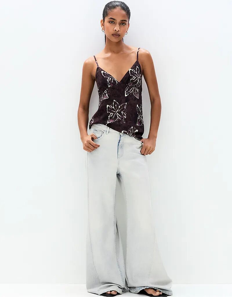 Джинсы Pull&Bear с заниженной талией и широкими штанинами синего цвета
Джинсы Pull&Bear с заниженной талией и широкими штанинами синего цвета