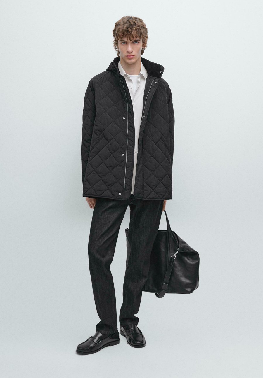Куртка Massimo Dutti WATER-REPELLENT PUFFER, Black
Куртка Massimo Dutti WATER-REPELLENT PUFFER, Black