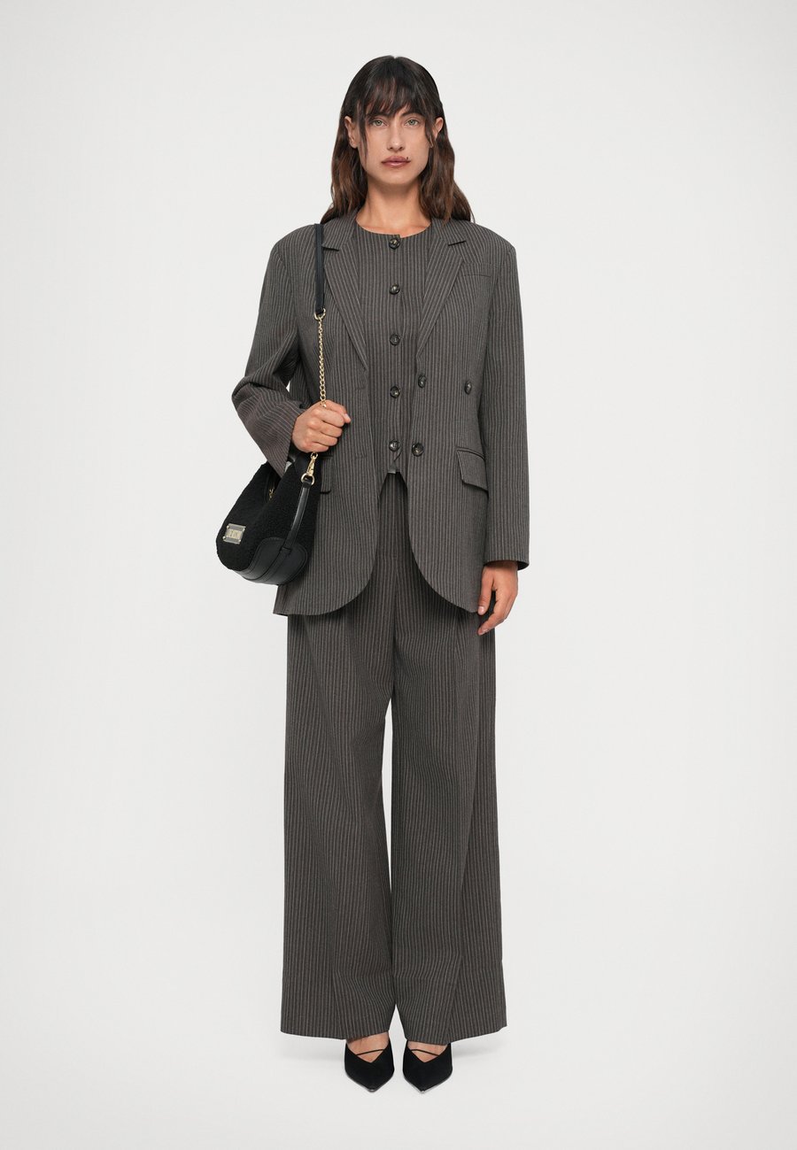 Сумка Love Moschino POODLE, Black
Сумка Love Moschino POODLE, Black