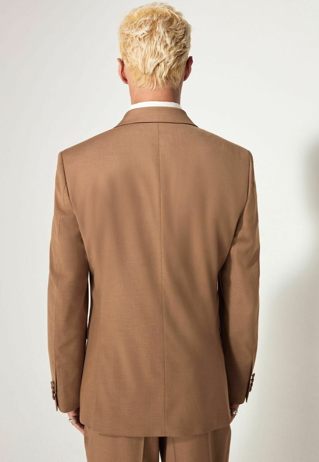 Пиджак-блейзер REGULAR FIT EDIT TRIMMED Next, бежевый
Пиджак-блейзер REGULAR FIT EDIT TRIMMED Next, бежевый