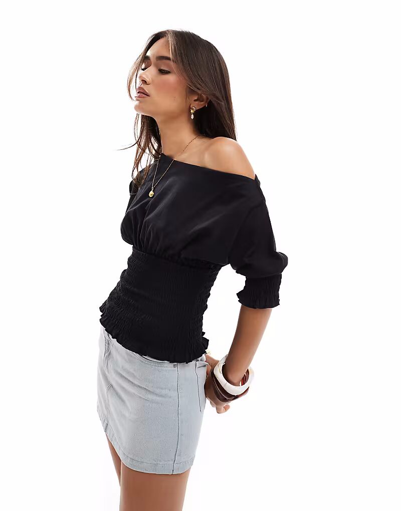 Топ с открытыми плечами и сборками ASOS DESIGN черного цвета
Топ с открытыми плечами и сборками ASOS DESIGN черного цвета