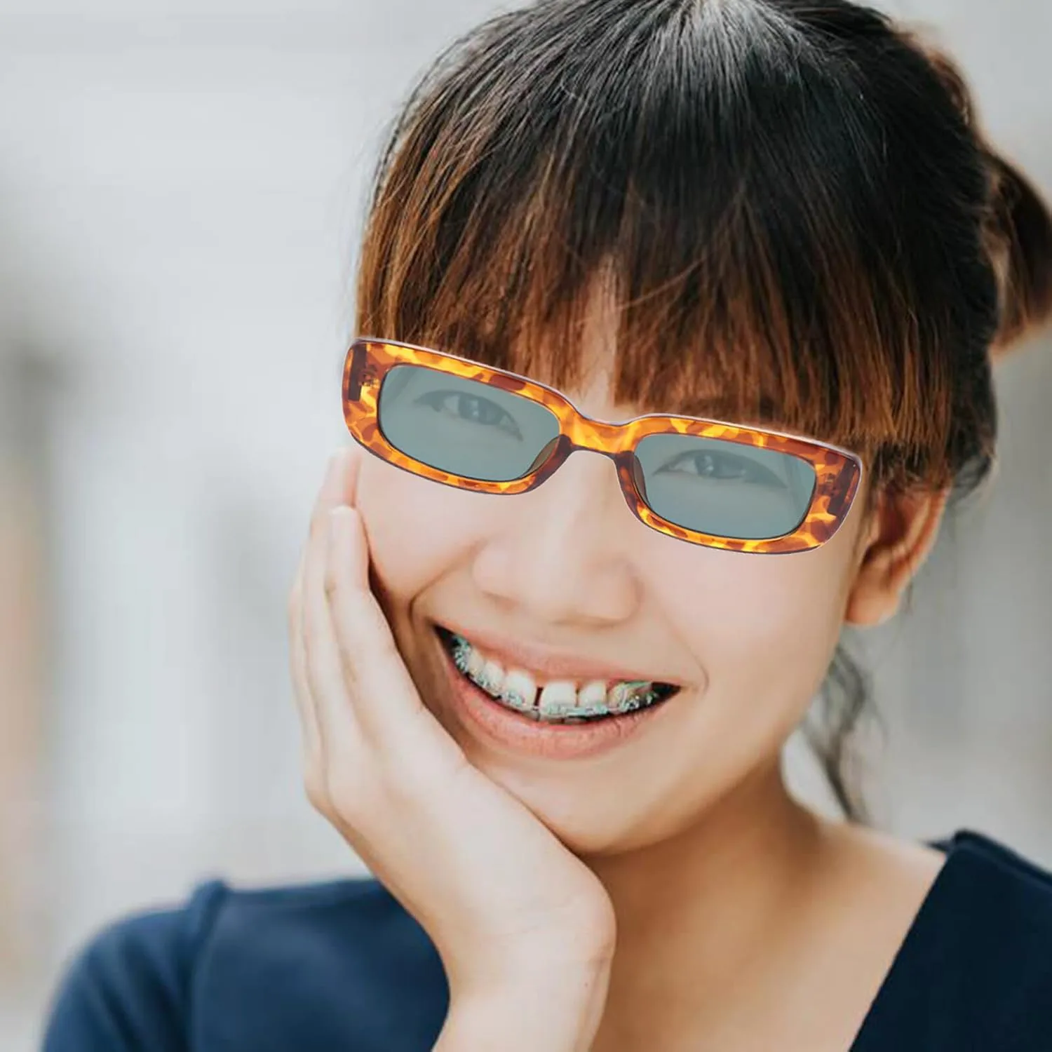 Солнцезащитные очки в квадратной оправе с анималистическим принтом для женщин, модные очки с зелеными линзами, защита от УФ-излучения для путешествий и пляжа OKUMEYR
Солнцезащитные очки в квадратной оправе с анималистическим принтом для женщин, модные очки с зелеными линзами, защита от УФ-излучения для путешествий и пляжа OKUMEYR