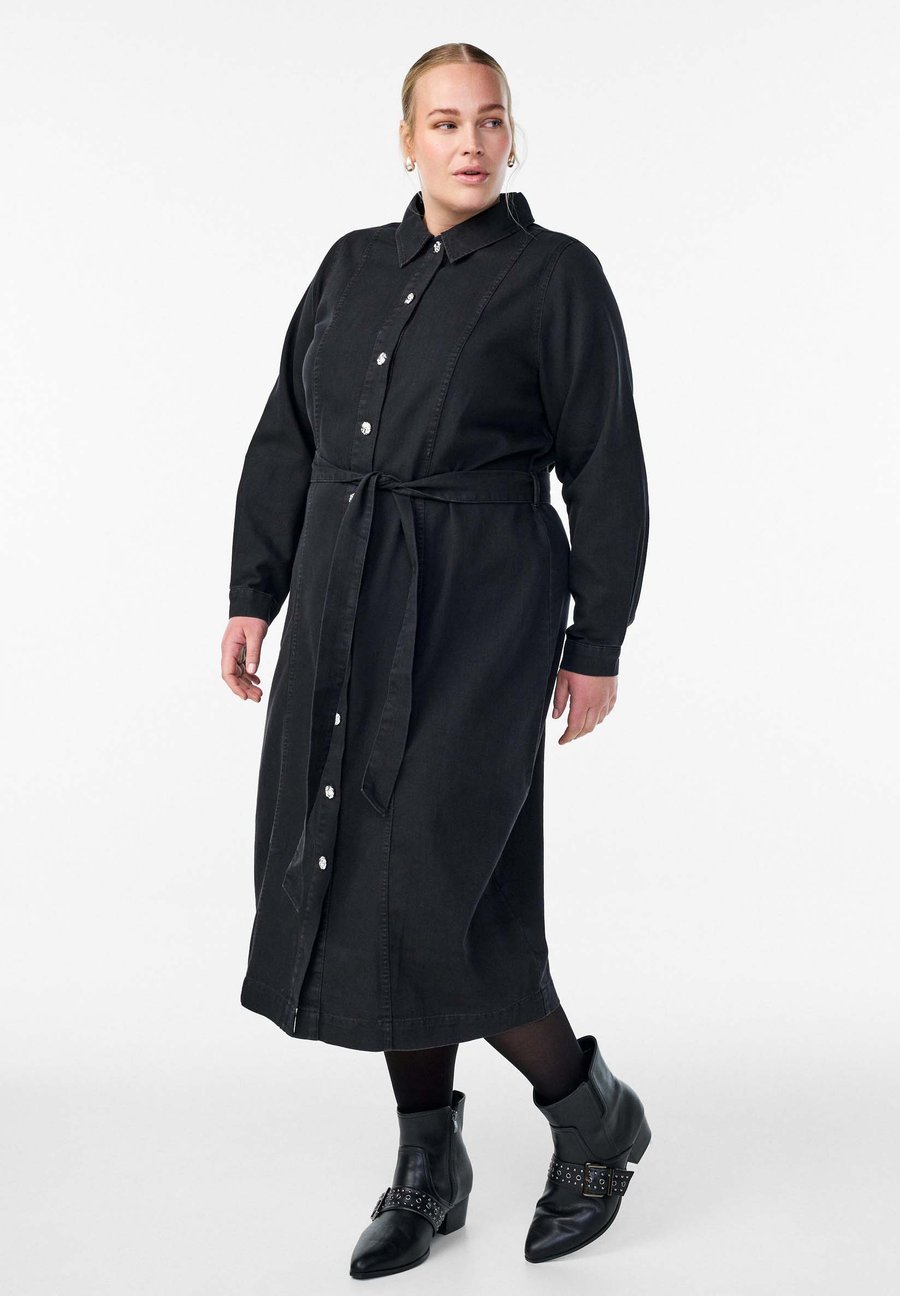 Платье Zizzi MIT GÜRTEL UND ZIERKNÖPFEN, Black Washed/Black Denim
Платье Zizzi MIT GÜRTEL UND ZIERKNÖPFEN, Black Washed/Black Denim