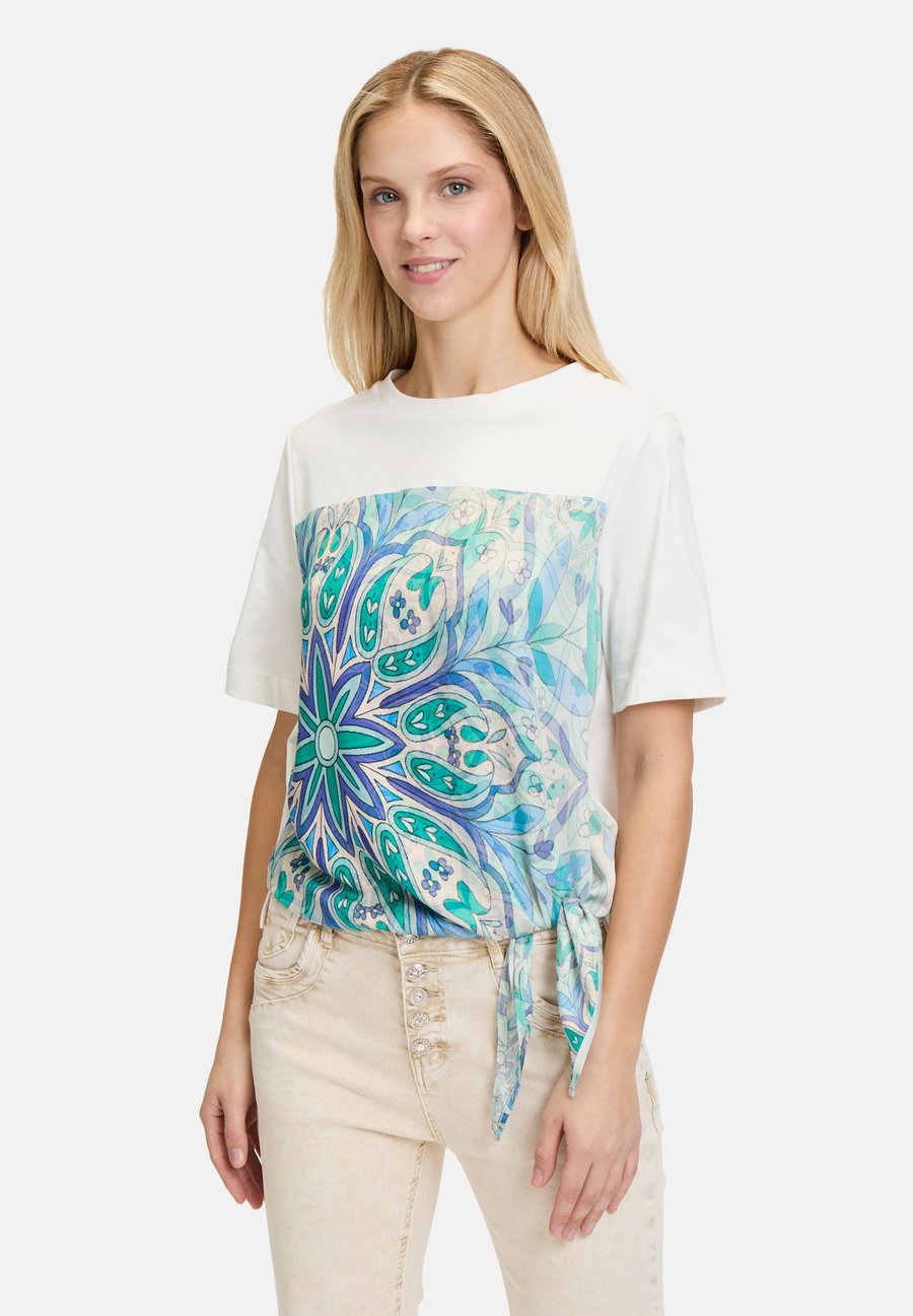 Блуза Cartoon RUNDHALS MIT SCHLEIFENKNOTEN, Weiß Blau/White
Блуза Cartoon RUNDHALS MIT SCHLEIFENKNOTEN, Weiß Blau/White