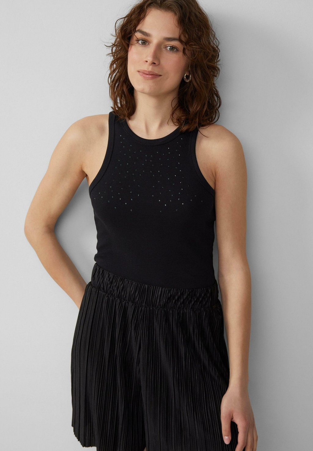 Топ TANK MIT SCHMUCKSTEINE QS, черный
Топ TANK MIT SCHMUCKSTEINE QS, черный