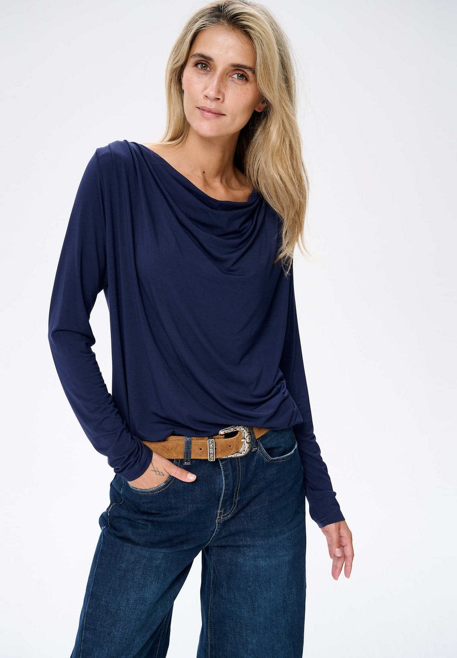 Топ blue shadow AMBRE, Blue
Топ blue shadow AMBRE, Blue