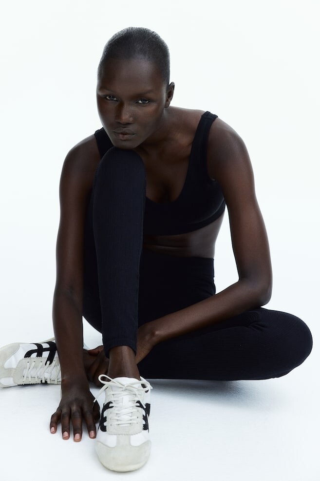 Леггинсы в рубчик бесшовные H&M, черный
Леггинсы в рубчик бесшовные H&M, черный